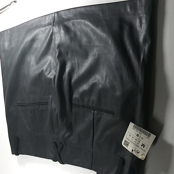 Trafaluc-Zara Faux Leather Skirt. - Picture 5 of 6